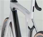TREK 2025 - NEW MADONE SL 6 DISC GEN 8 SHIMANO 105 DI2 12V - WHITE PRISMATIC
