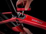 TREK 2024 - DOMANE SLR 6 SRAM RIVAL AXS POWER 12V - METALLIC RED SMOKE TO RED CARBON SMOKE 